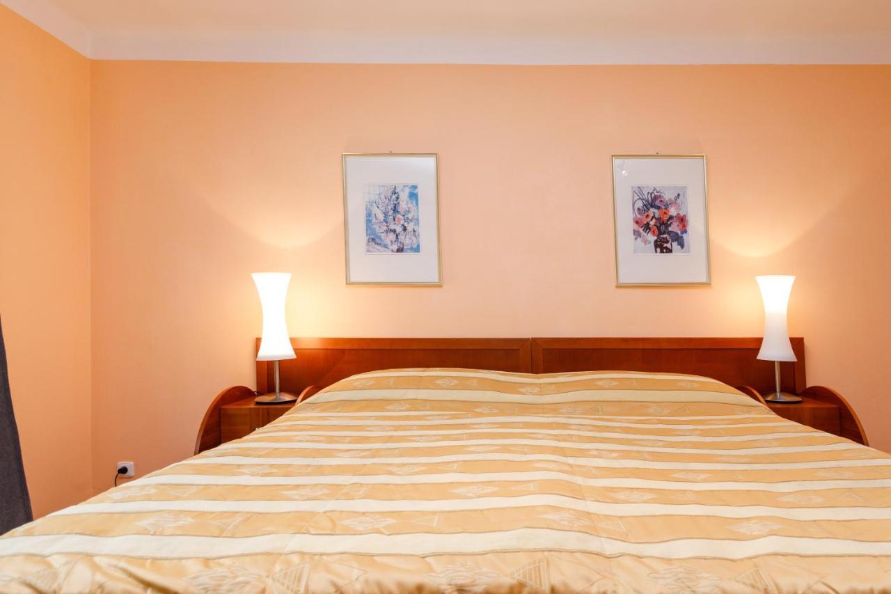 Apartments Tgm 11 卡罗维发利 外观 照片