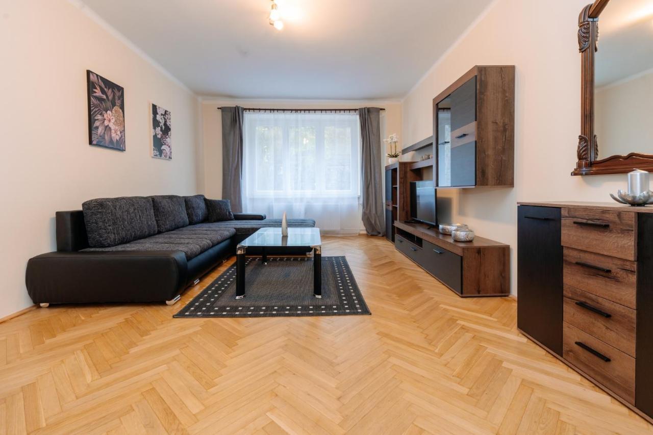 Apartments Tgm 11 卡罗维发利 外观 照片